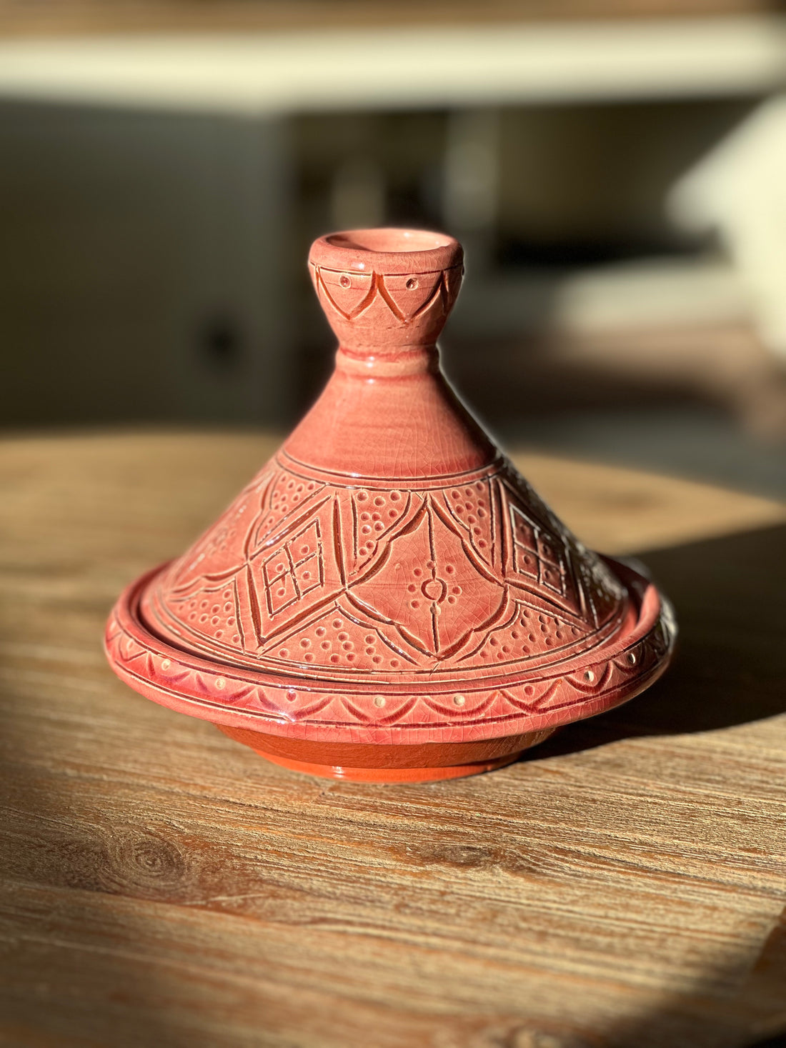 Tajine: Een prachtig stukje handgemaakt aardewerk
