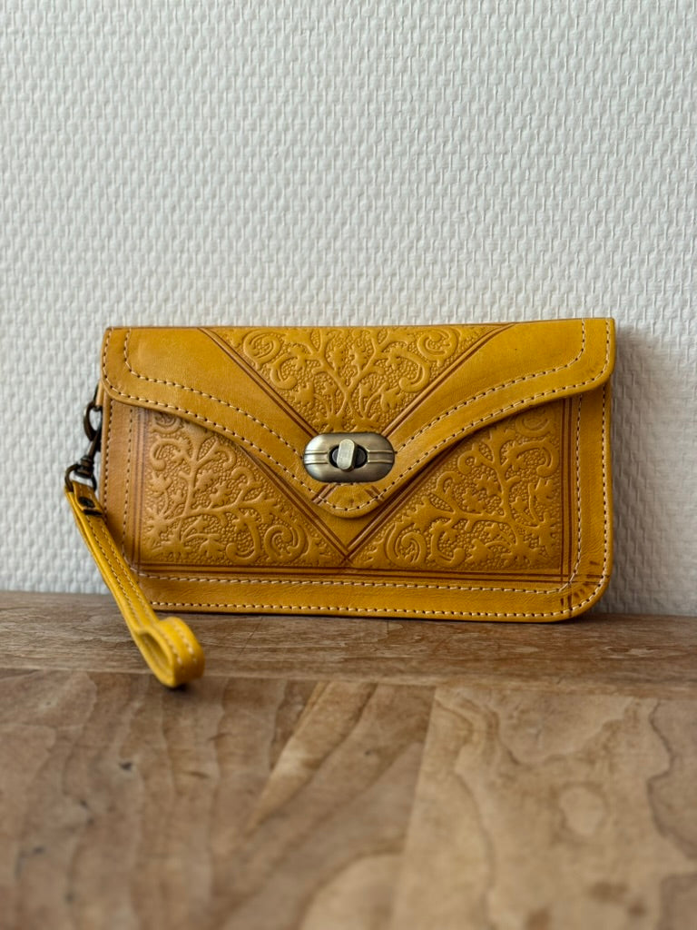 gele leren portemonnee uit Marrakech handgemaakt